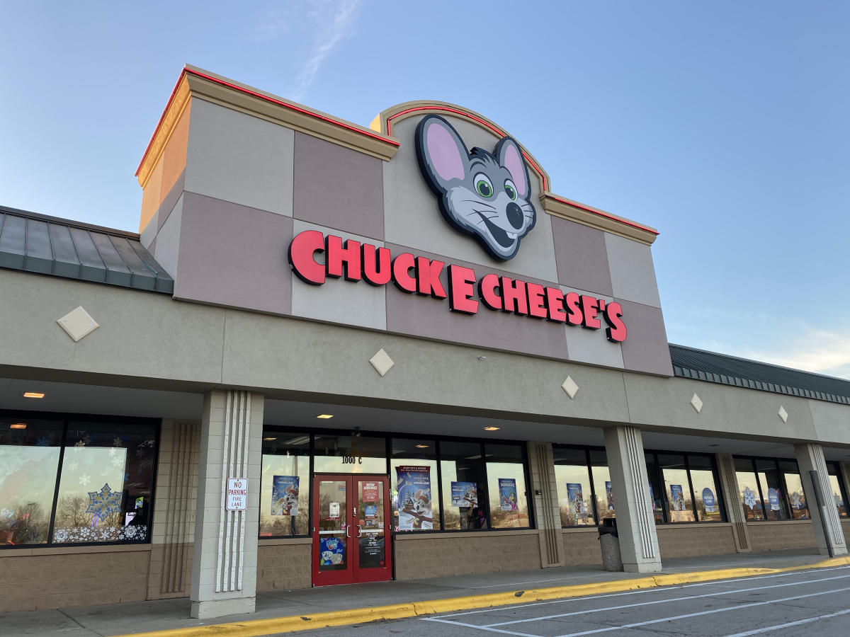 Chuck E Cheese menu prices featuring 46 items ranging from $1.50 to $39.99